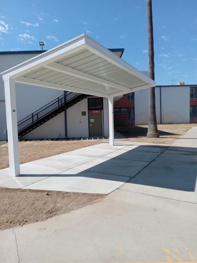 Freestanding shade structure